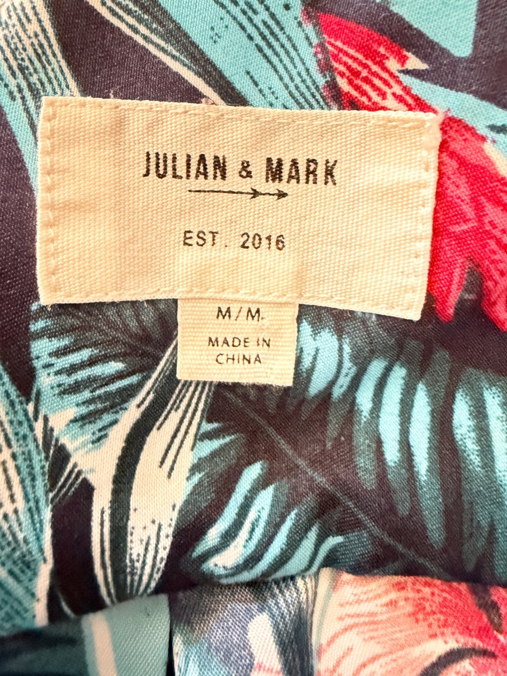 Julian & Mark Hawaiian Shirt Mens M Tropical Floral Navy Resort Aloha - Picture 9 of 9